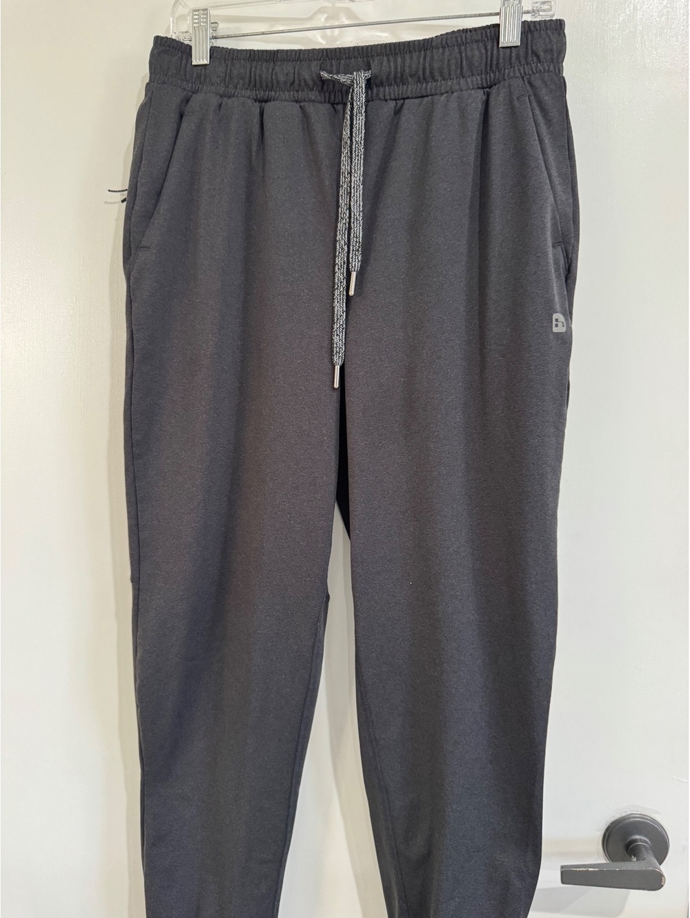 Wind Men’s Athletic Jogger Pants Medium Charcoal Gray Reflective Zip Pocket